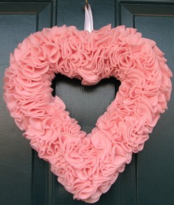 19-Outstanding-Handmade-Valentines-Wreaths-1-630x744